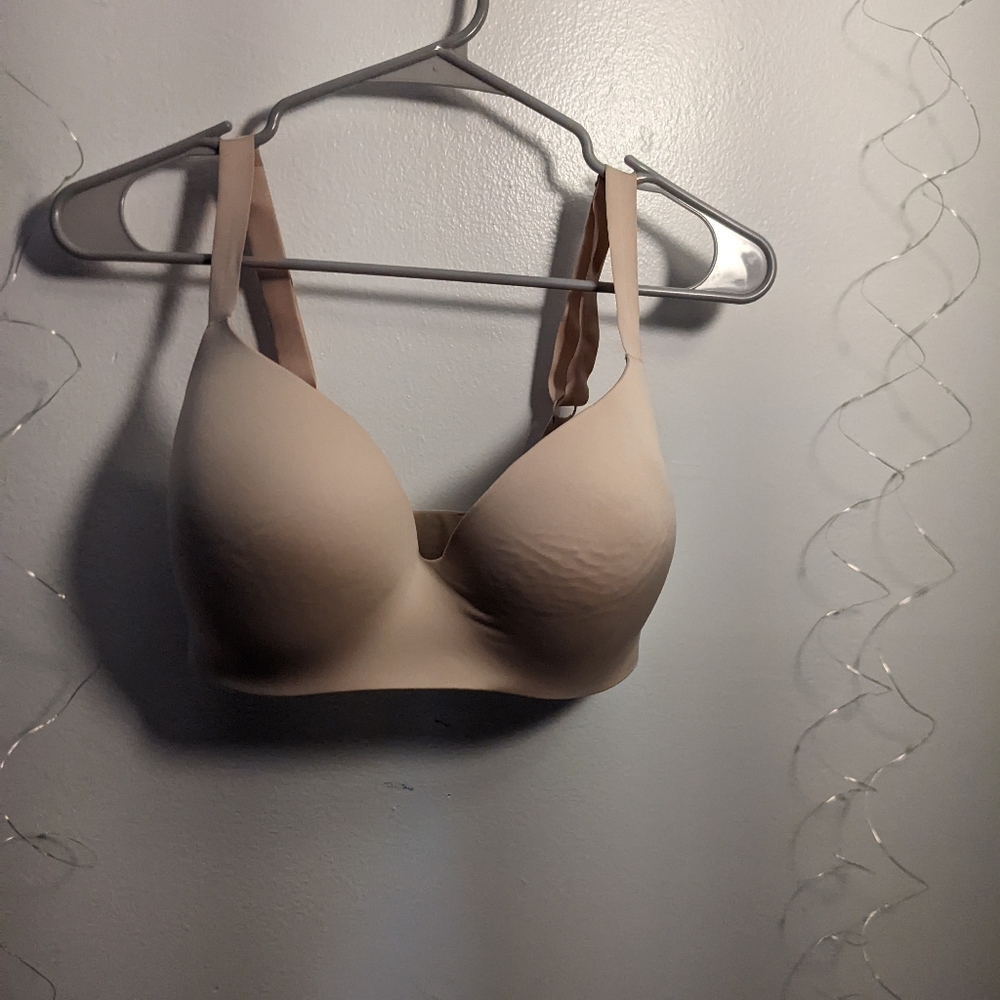 Uniqlo nude bra